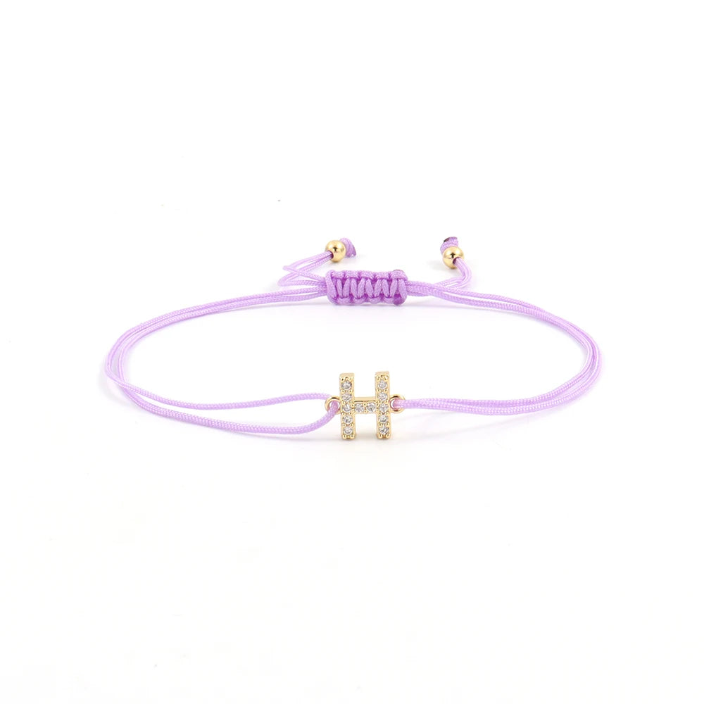 Initialen armband met stof en kleurtjes