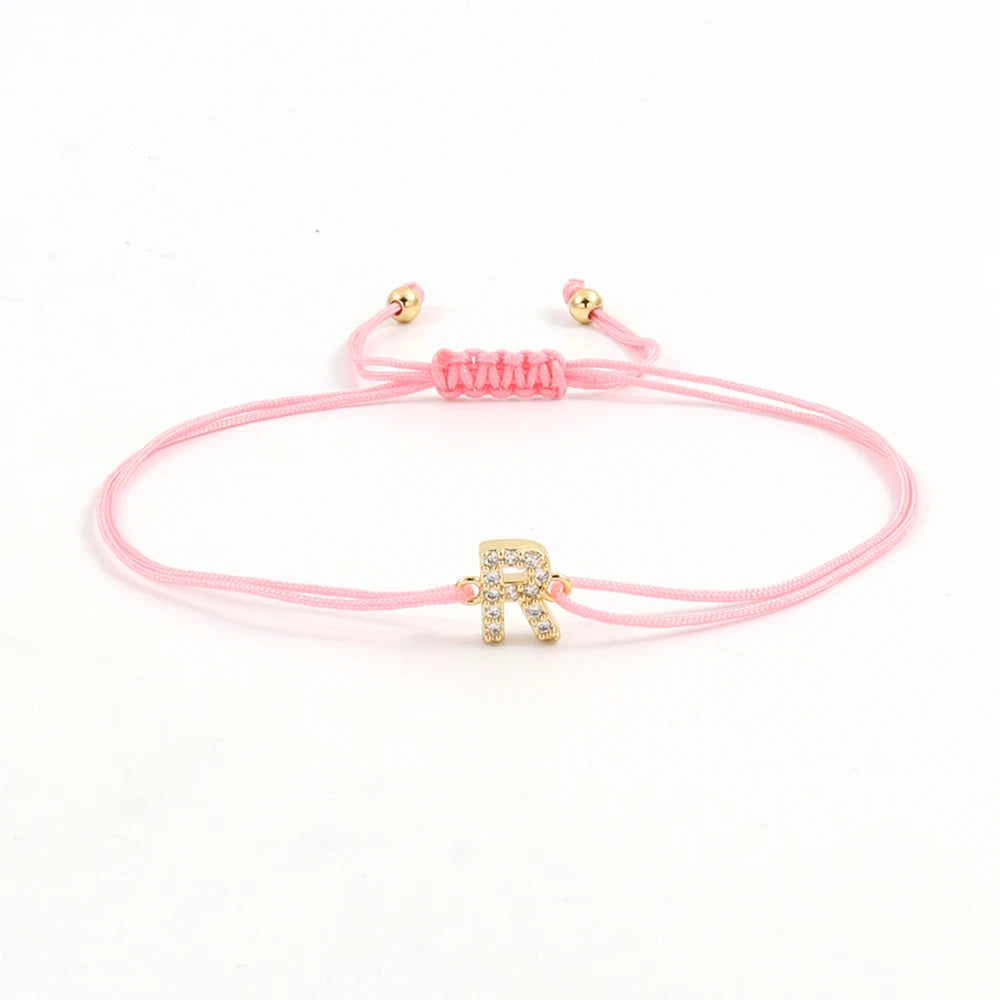 Initialen armband met stof en kleurtjes