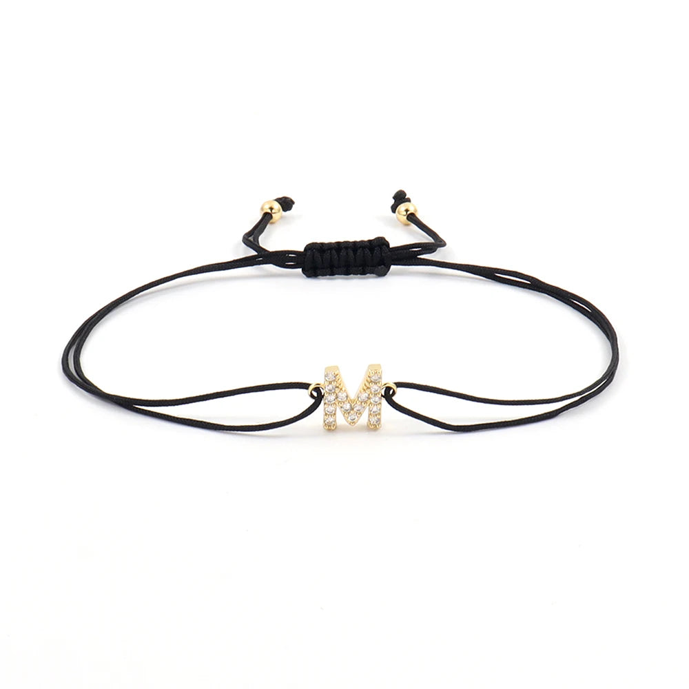 Initialen armband met stof en kleurtjes